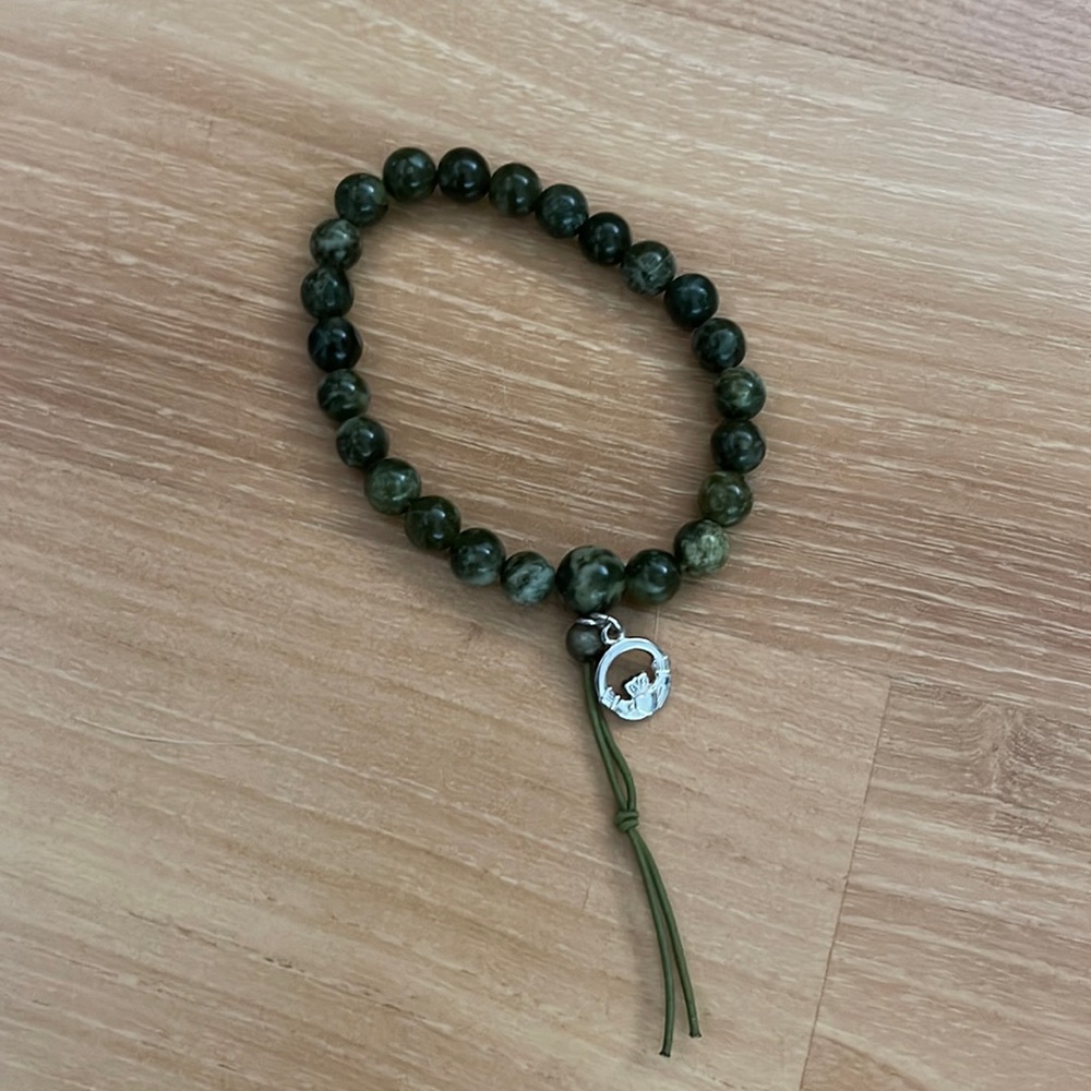 Claddagh beaded bracelet